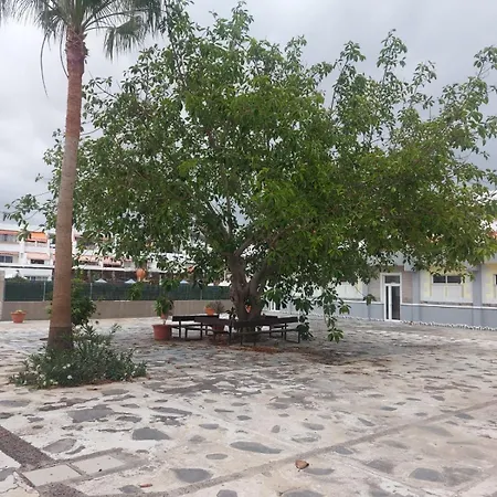 Casa Papagayo * ארונה